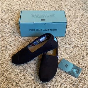 Brand New Black TOMS
